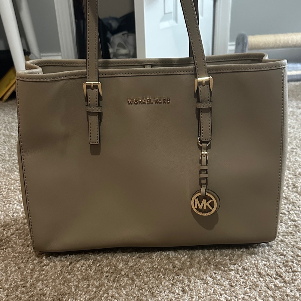 Michael Kors Jet Set Travel Saffiano Leather Large EW Tote Bag